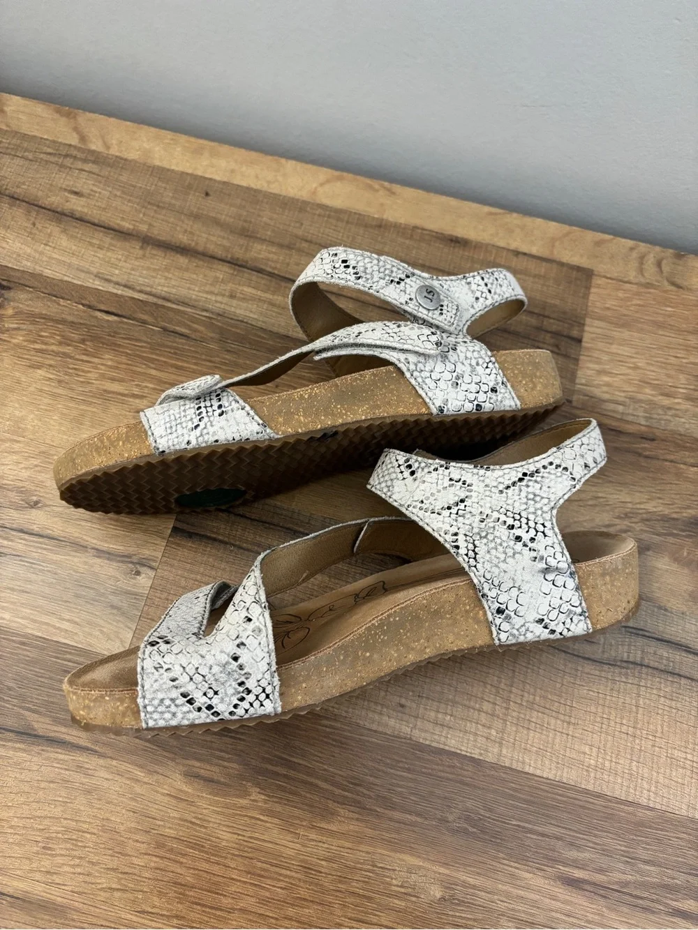 Josef Seibel Tonga 25 Ankle Strap Snakeskin Print Sandals - Picture 7 of 7